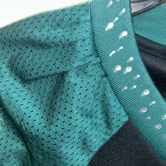 NFL MIKE VICK EAGLES # 7 JERSEY - Picture 7 of 11